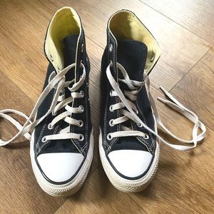 Barely worn classic Converse